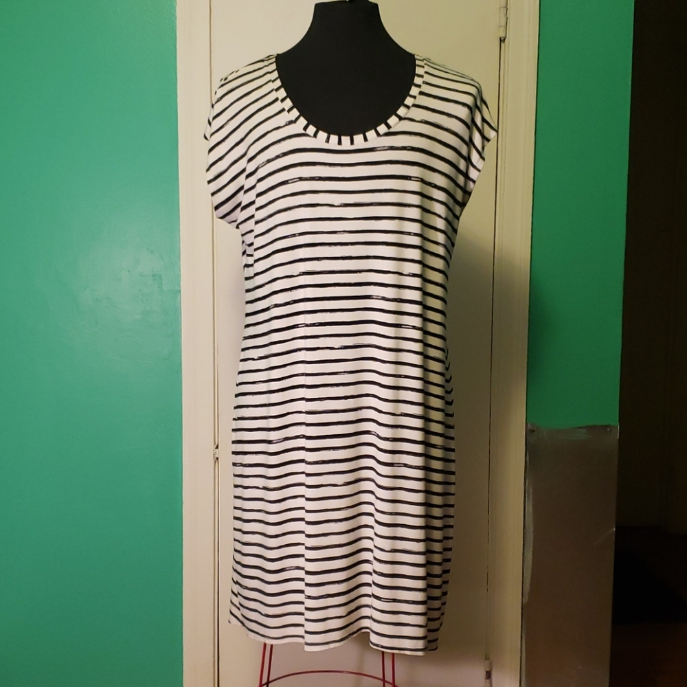 Short sleeve dress